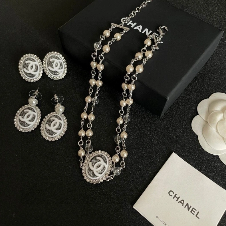 Resilient Chxnxl Earrings 284369
