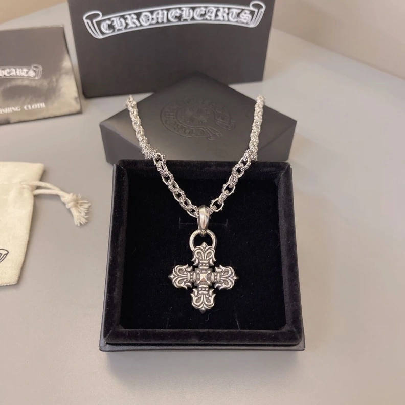 EyeCatching Chrxmx Hxxrts Necklaces 296040