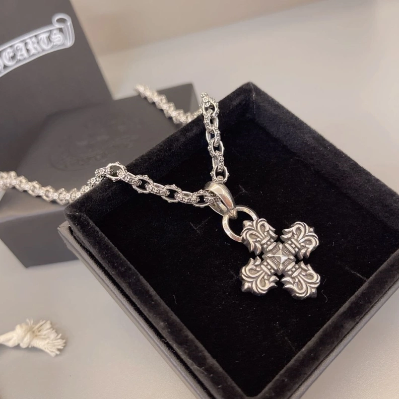 EyeCatching Chrxmx Hxxrts Necklaces 296040