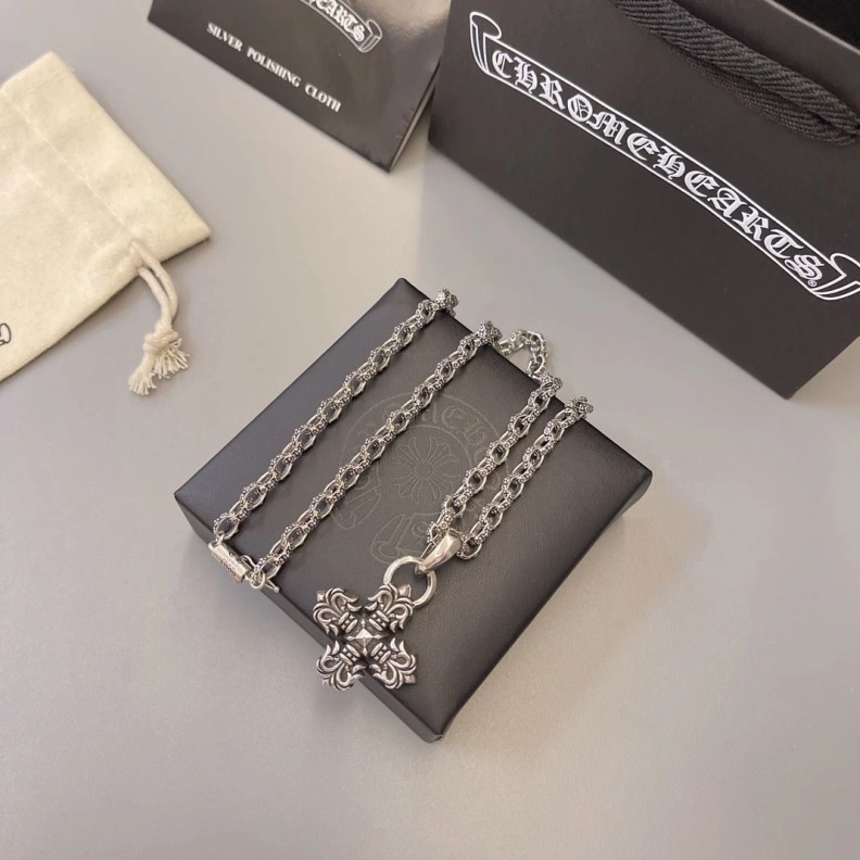 EyeCatching Chrxmx Hxxrts Necklaces 296040