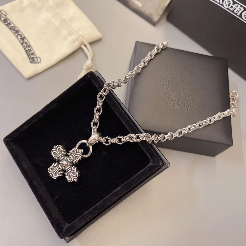 EyeCatching Chrxmx Hxxrts Necklaces 296040