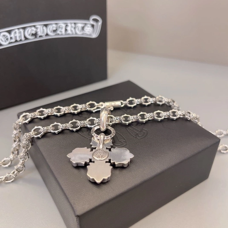 EyeCatching Chrxmx Hxxrts Necklaces 296040