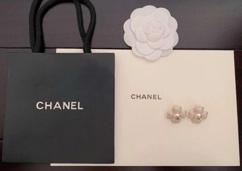 Lightweight Chxnxl Earrings 284326