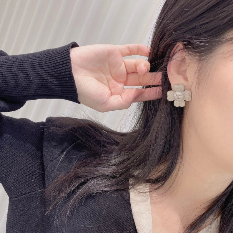 Lightweight Chxnxl Earrings 284326