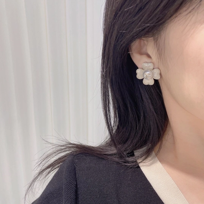 Lightweight Chxnxl Earrings 284326