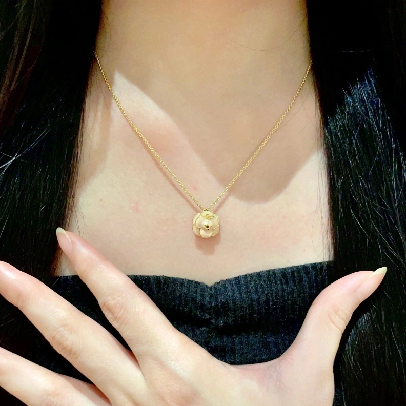 Bold Chxnxl Necklaces 284942