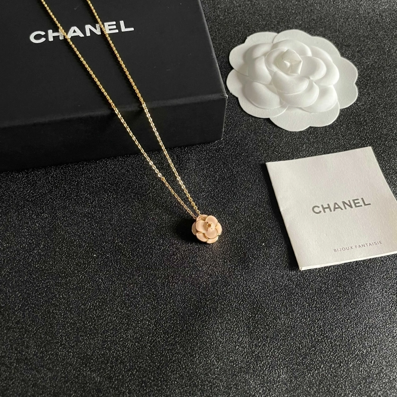Bold Chxnxl Necklaces 284942