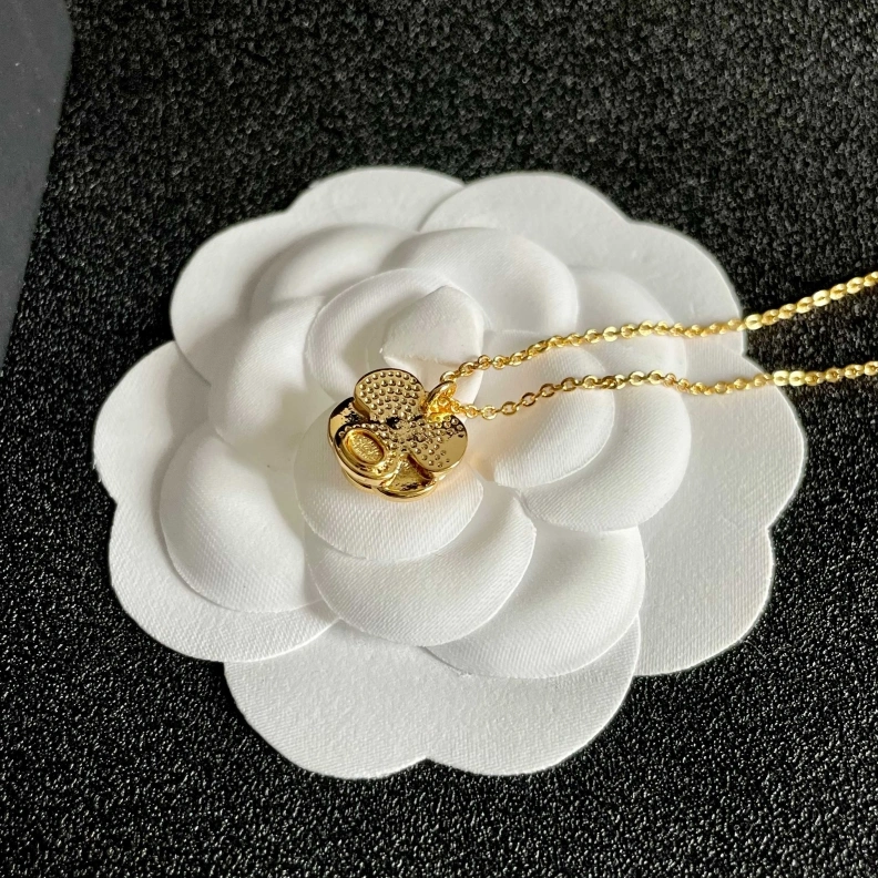 Bold Chxnxl Necklaces 284942