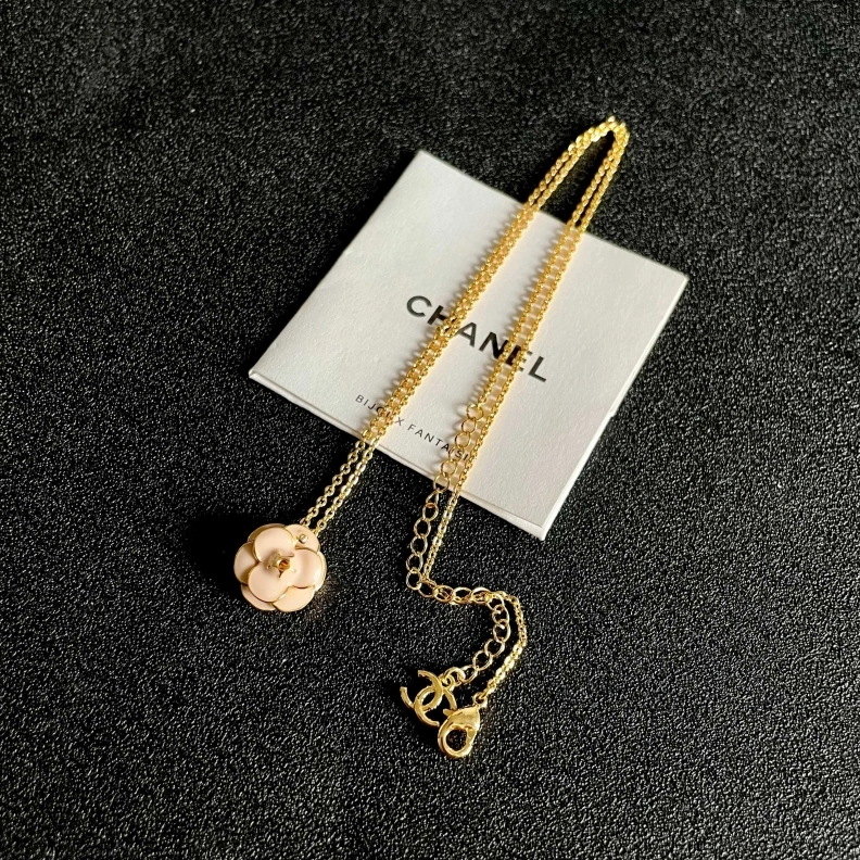 Bold Chxnxl Necklaces 284942