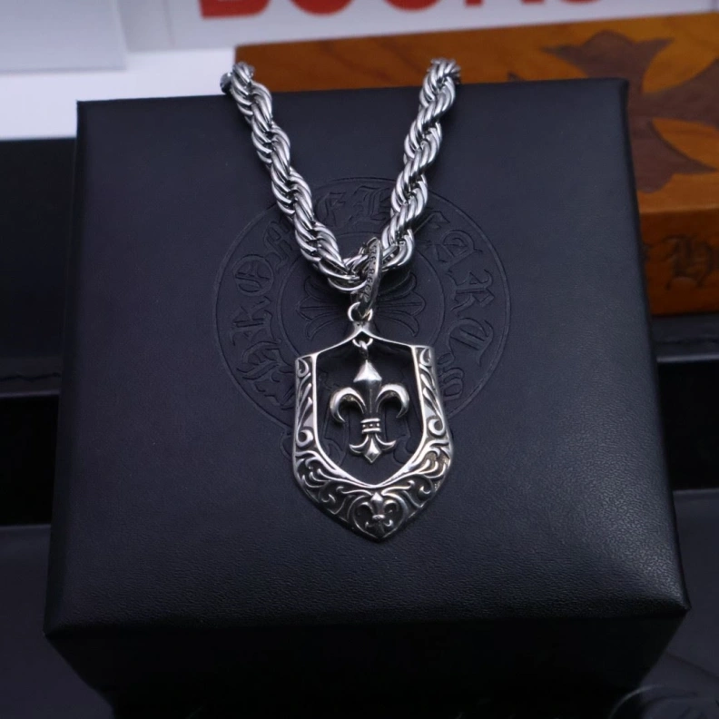 Lightweight Chrxmx Hxxrts Necklaces 295994