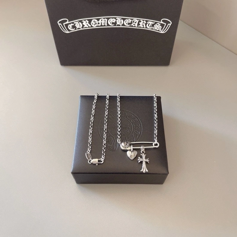 Resilient Chrxmx Hxxrts Necklaces 295979