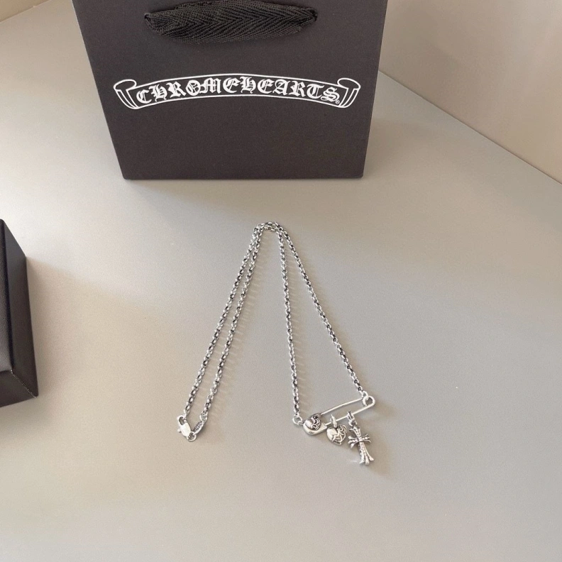 Resilient Chrxmx Hxxrts Necklaces 295979