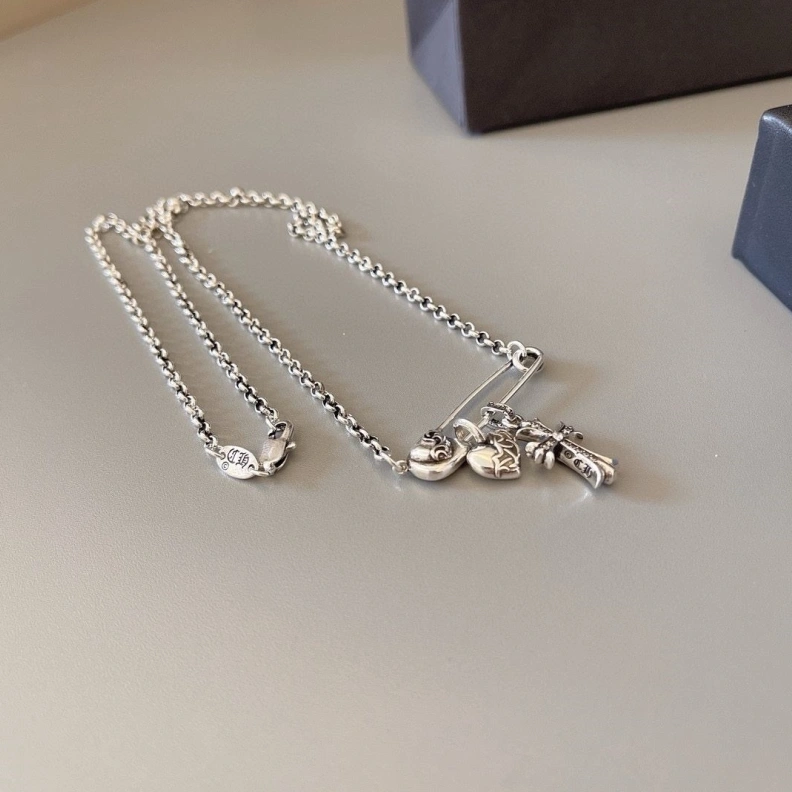 Resilient Chrxmx Hxxrts Necklaces 295979