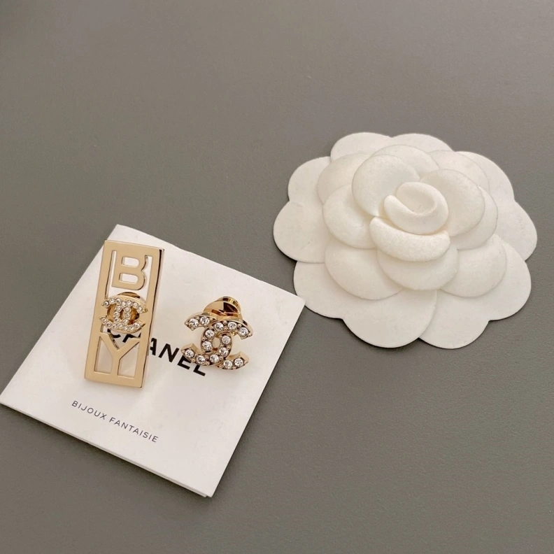 Bold Chxnxl Brooches 284638