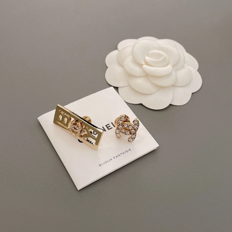 Bold Chxnxl Brooches 284638