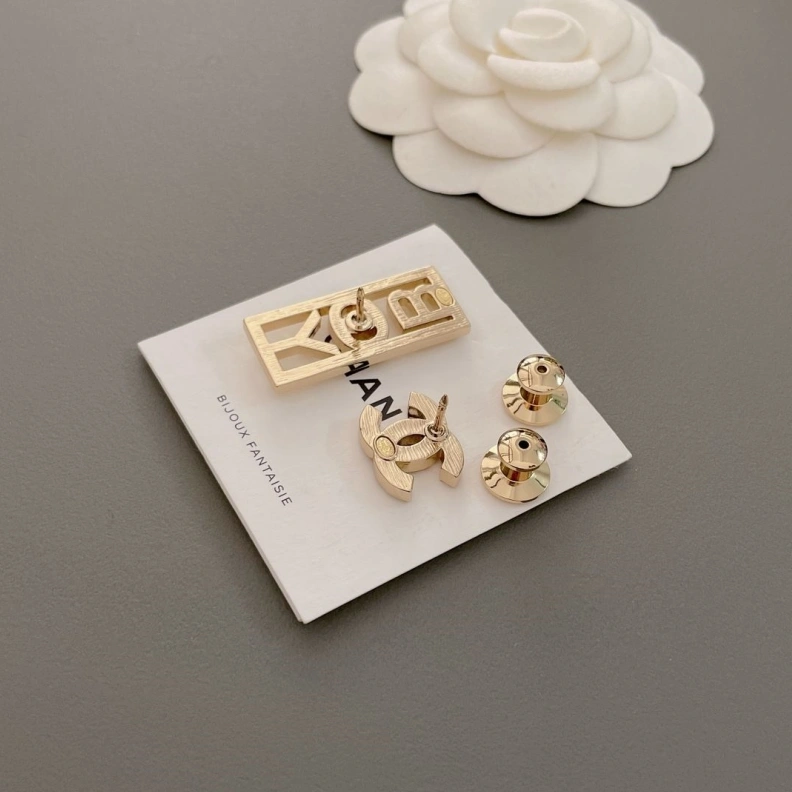 Bold Chxnxl Brooches 284638