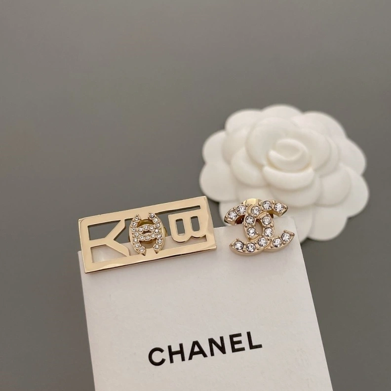 Bold Chxnxl Brooches 284638