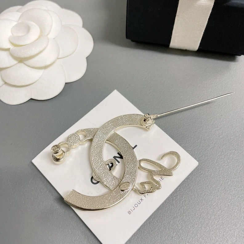 Versatile Chxnxl Brooches 284635