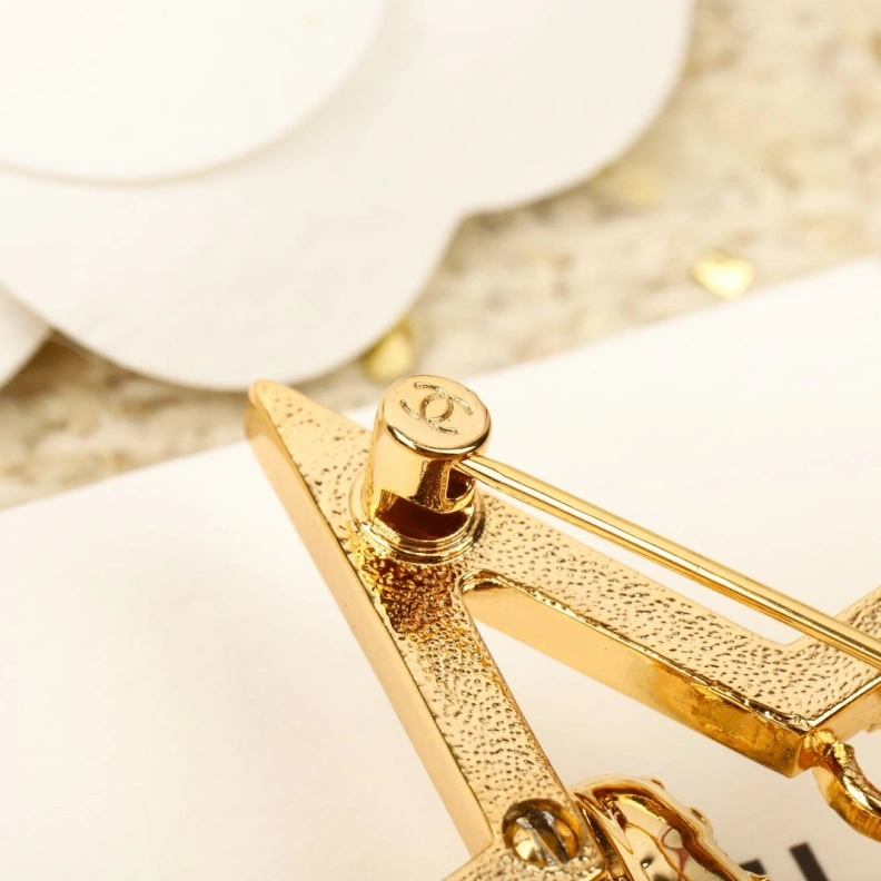 Timeless Chxnxl Brooches 284634