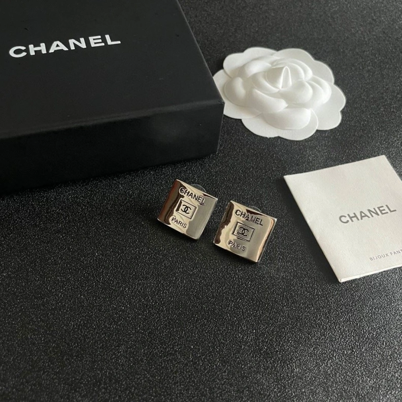 Comfortable Chxnxl Earrings 284255