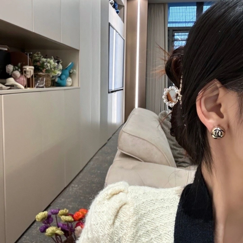 WellDesigned Chxnxl Earrings 284238