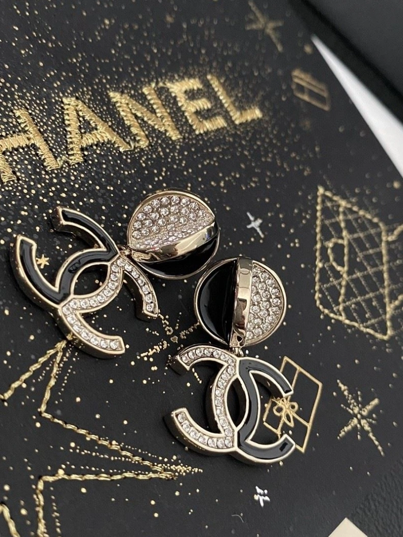 Sleek Chxnxl Earrings 284236