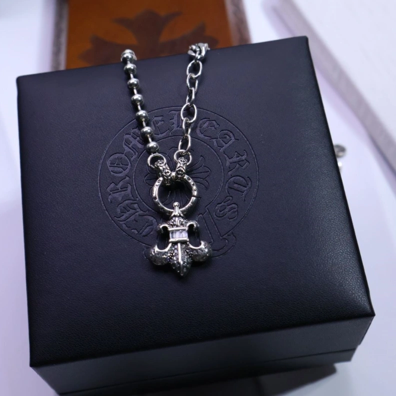 Vibrant Chrxmx Hxxrts Necklaces 297880