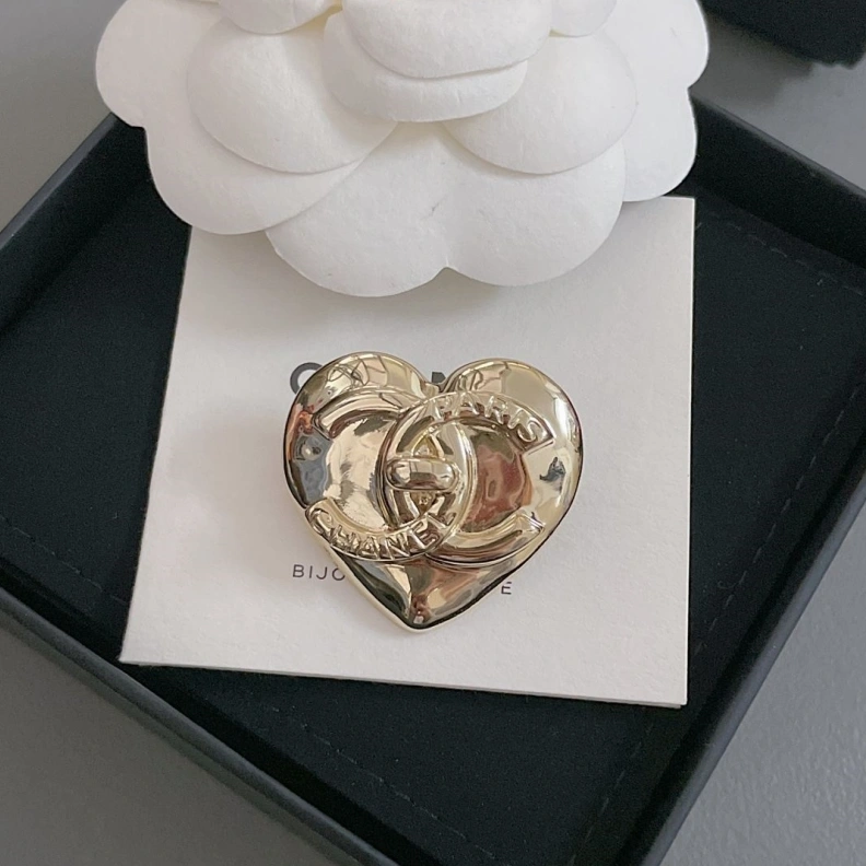Lightweight Chxnxl Brooches 284623