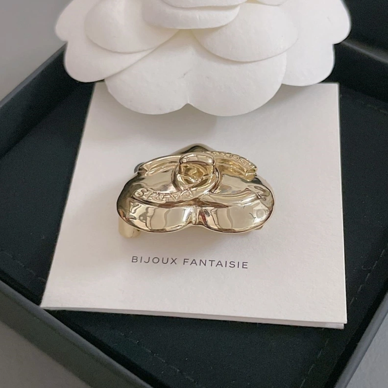 Lightweight Chxnxl Brooches 284623