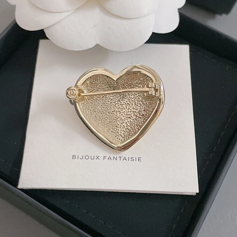 Lightweight Chxnxl Brooches 284623