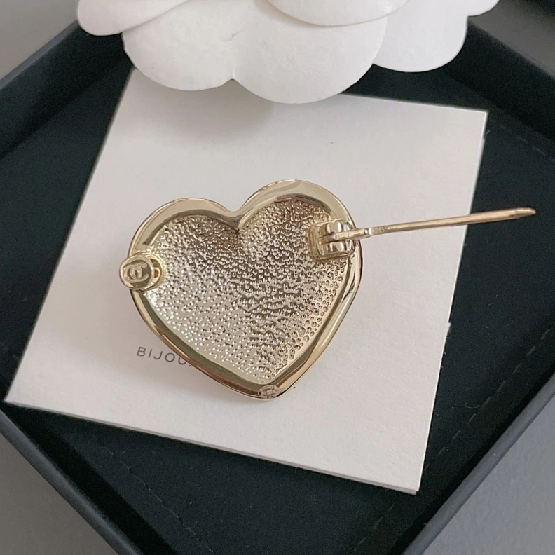 Lightweight Chxnxl Brooches 284623