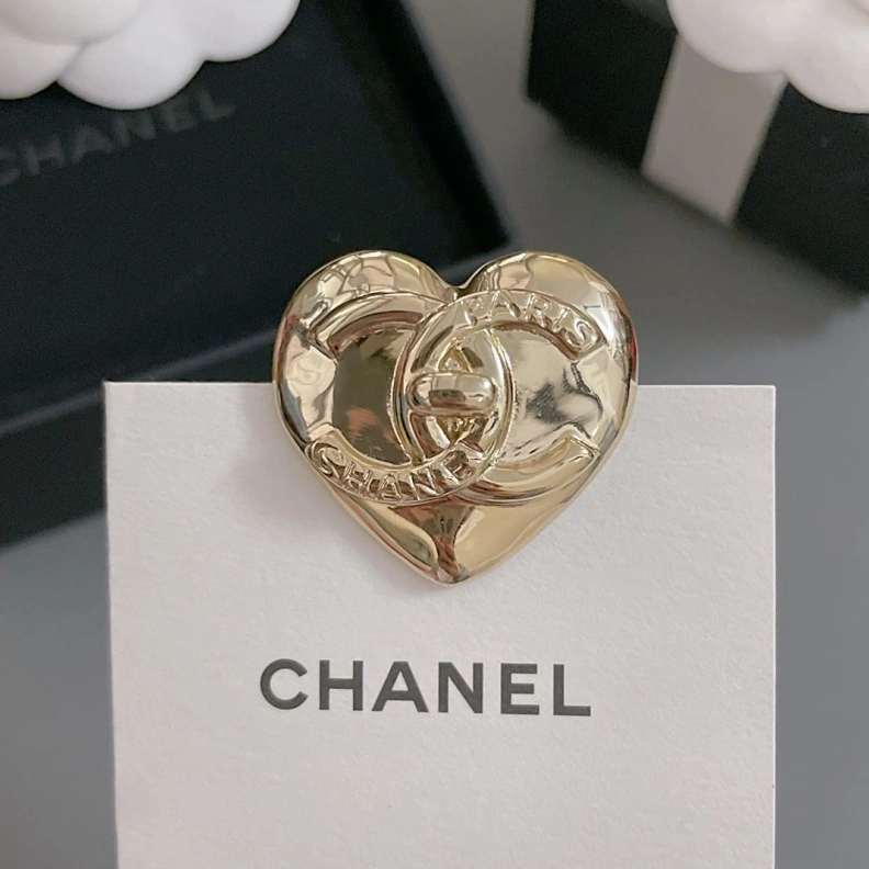 Lightweight Chxnxl Brooches 284623