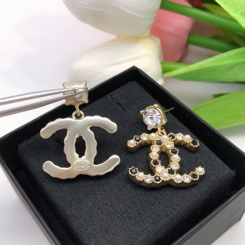 Lightweight Chxnxl Earrings 284190