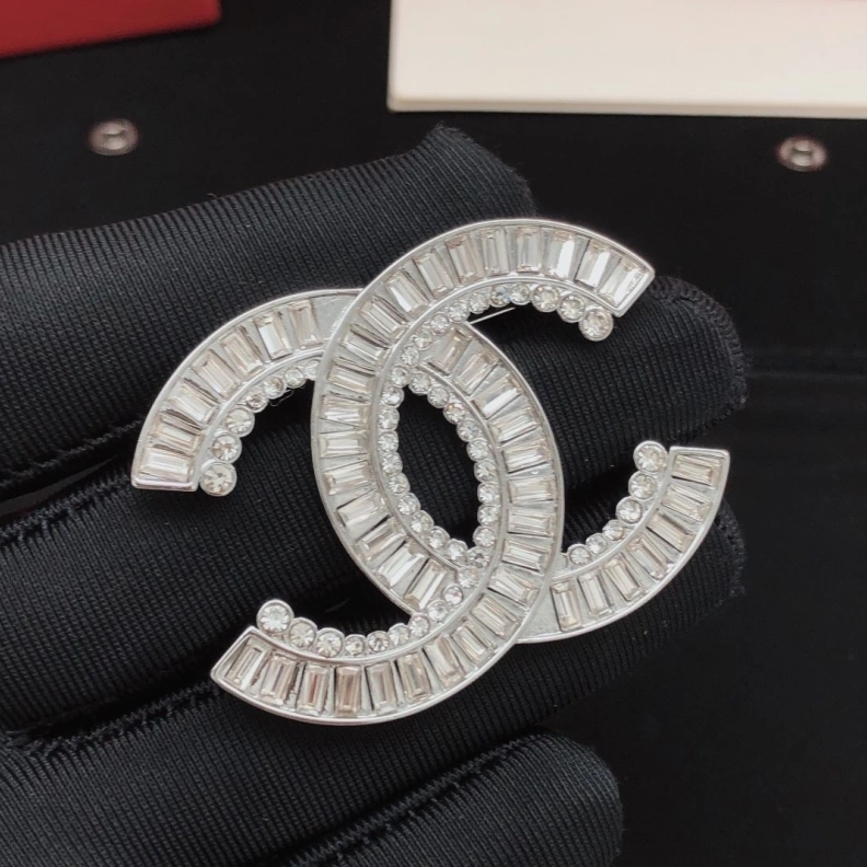 Vibrant Chxnxl Brooches 284620