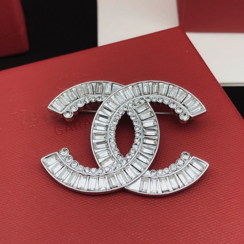 Vibrant Chxnxl Brooches 284620