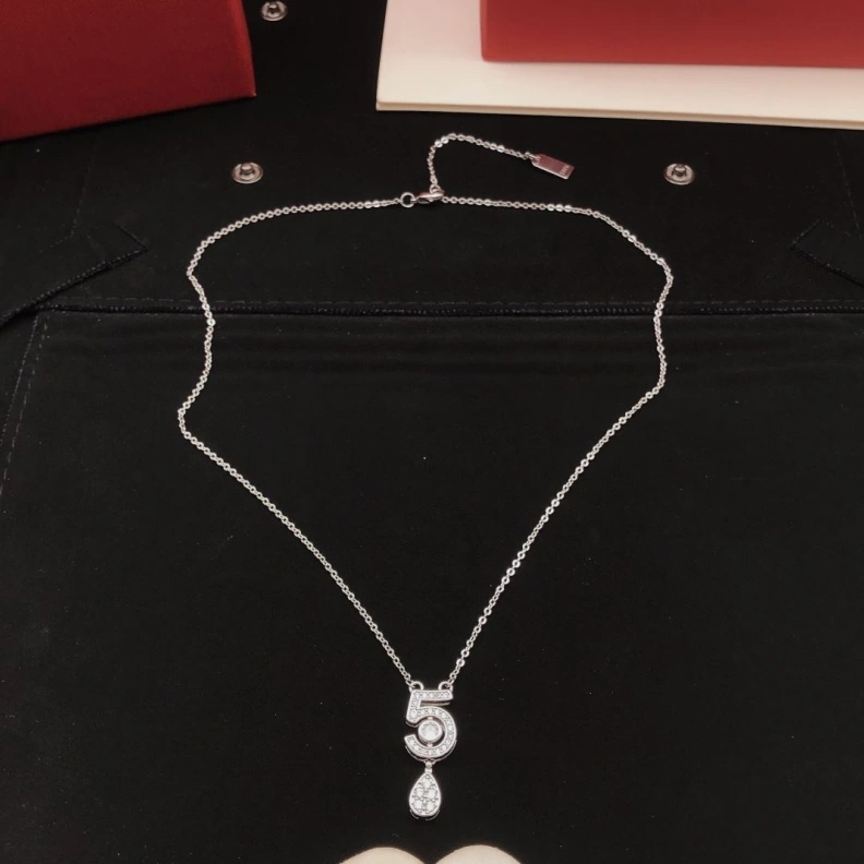 Versatile Chxnxl Necklaces 284910