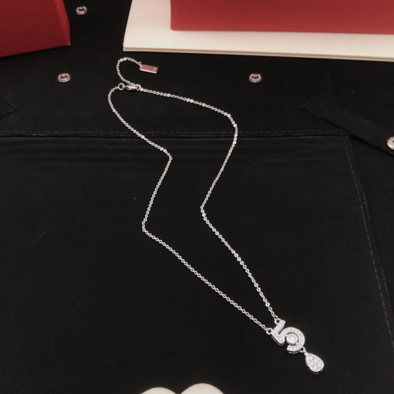 Versatile Chxnxl Necklaces 284910