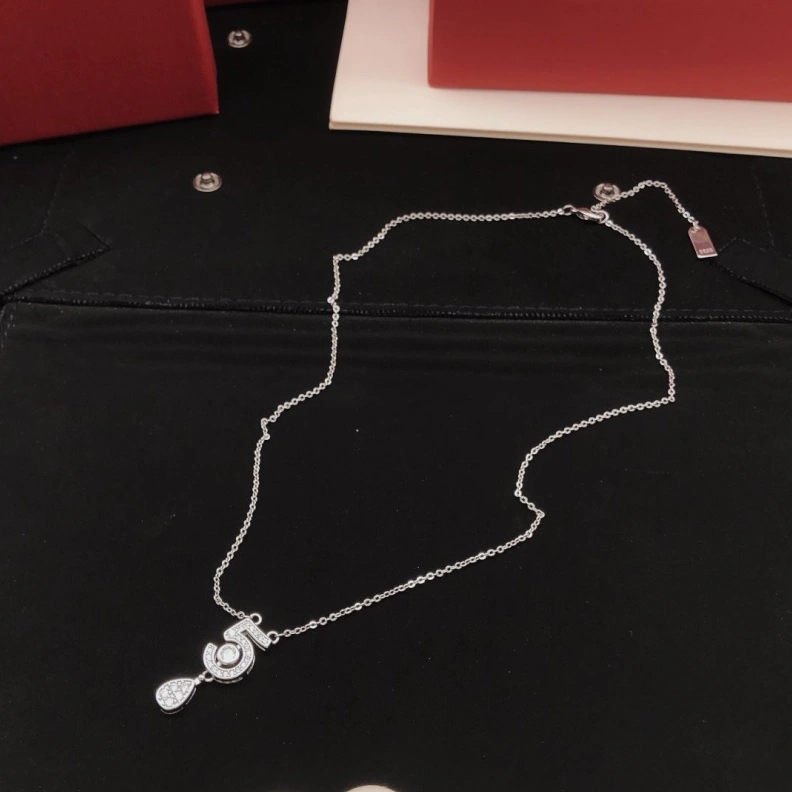 Versatile Chxnxl Necklaces 284910