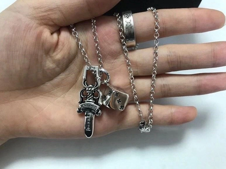 Lightweight Chrxmx Hxxrts Necklaces 295910