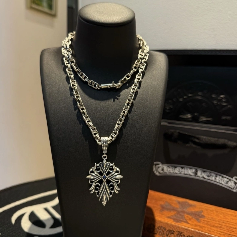 Resilient Chrxmx Hxxrts Necklaces 295905
