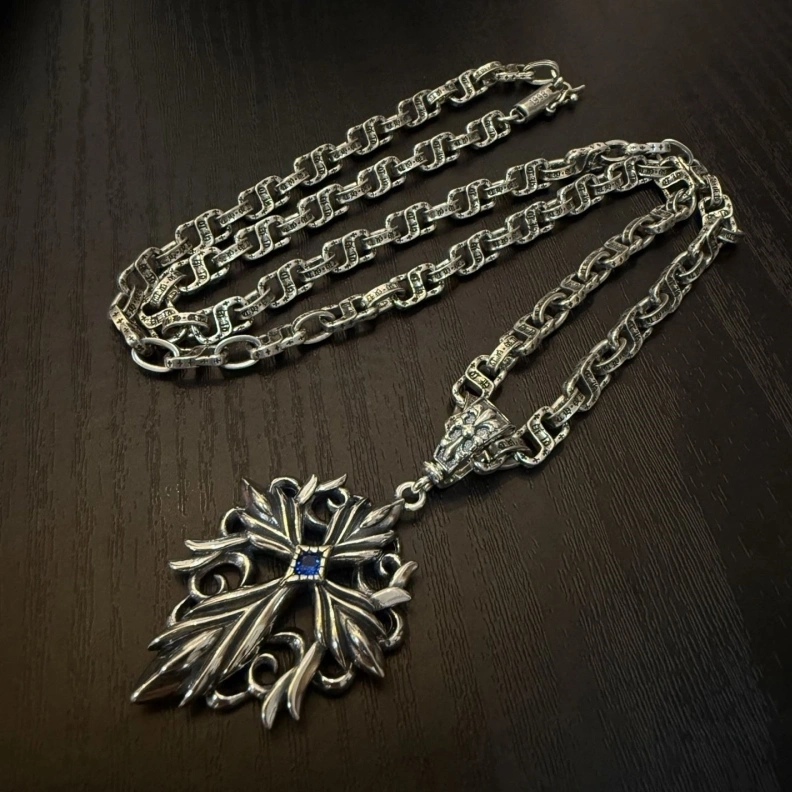 Resilient Chrxmx Hxxrts Necklaces 295905