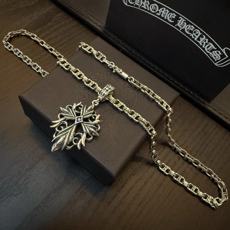 Resilient Chrxmx Hxxrts Necklaces 295905