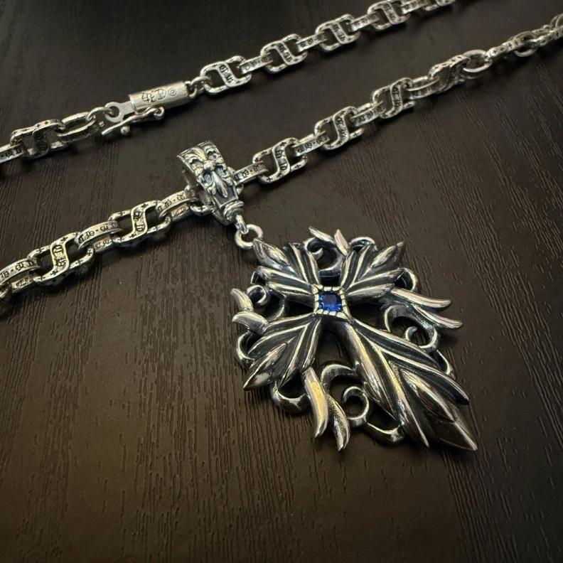 Resilient Chrxmx Hxxrts Necklaces 295905
