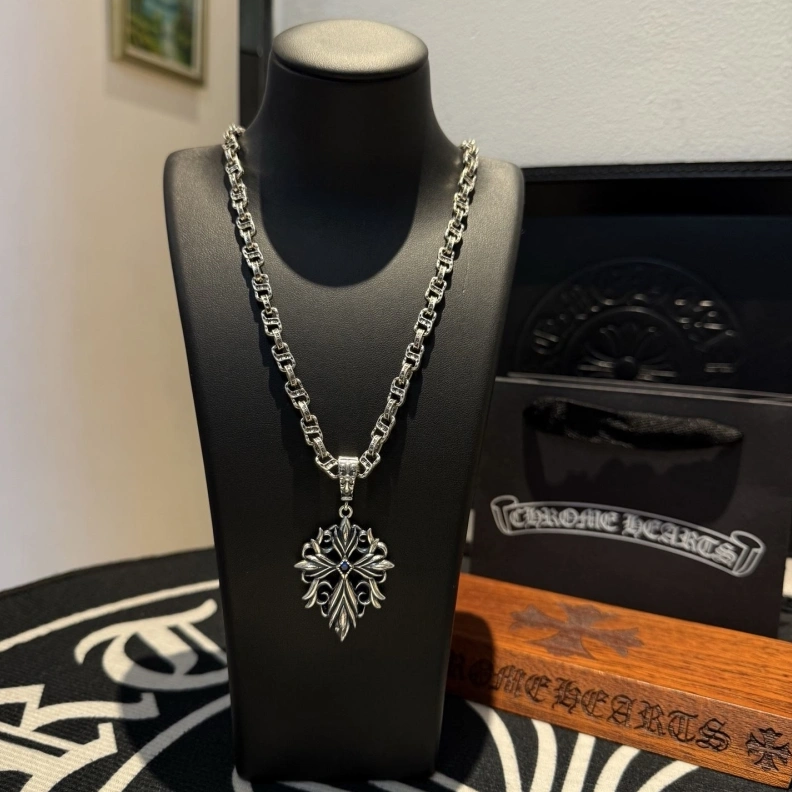Resilient Chrxmx Hxxrts Necklaces 295905