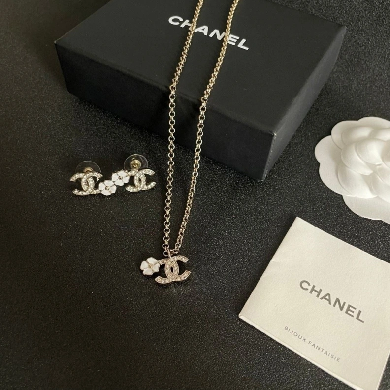 Cozy Chxnxl Earrings 284180