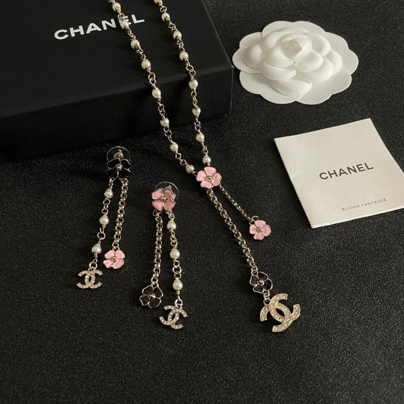 Cozy Chxnxl Earrings 284177