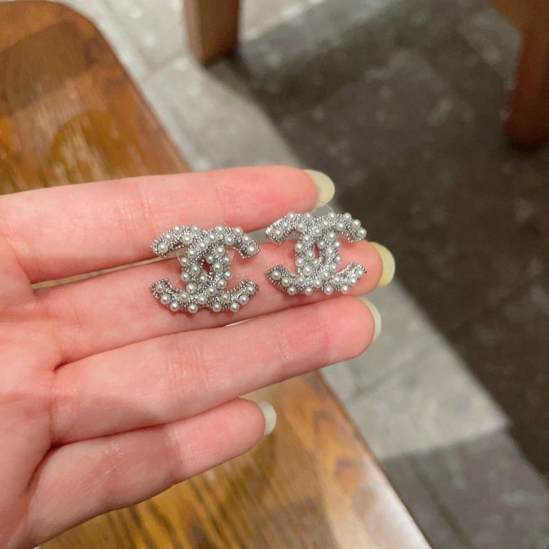 Lightweight Chxnxl Earrings 284165