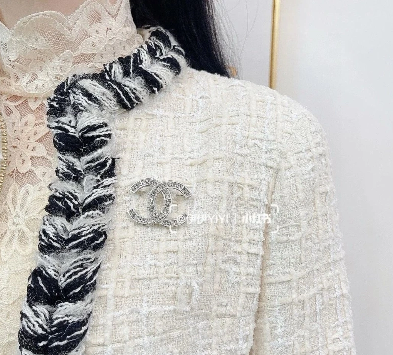 Bright Chxnxl Brooches 284613