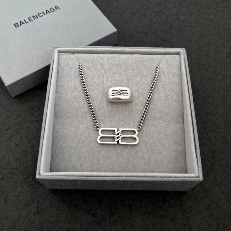 Minimalist Bxlxnciaga Necklaces 282224