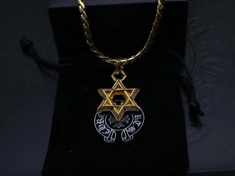 EasyMatch Chrxmx Hxxrts Necklaces 295804